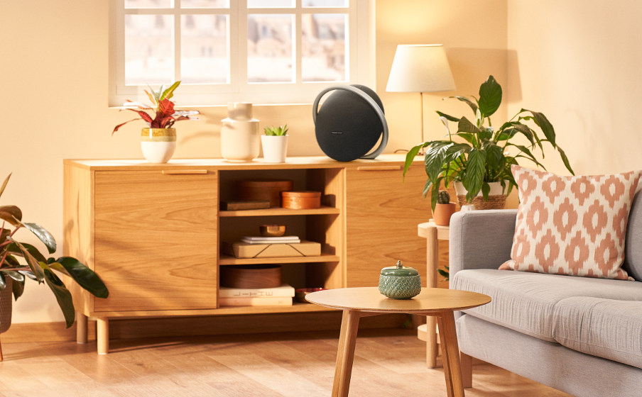 Harman Kardon Onyx Studio 8 Elegant design - Image